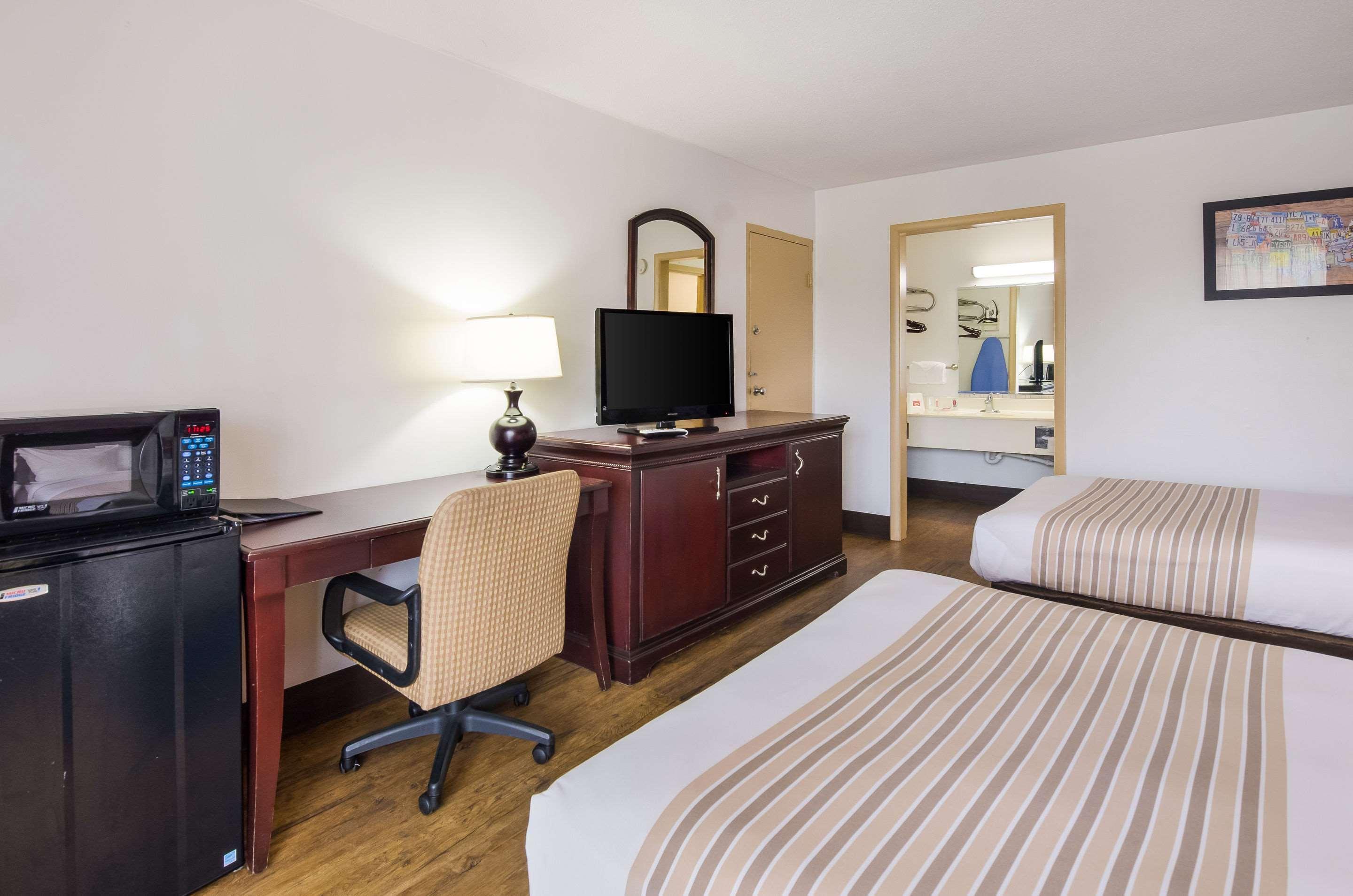 Econo I-81 Lodge *