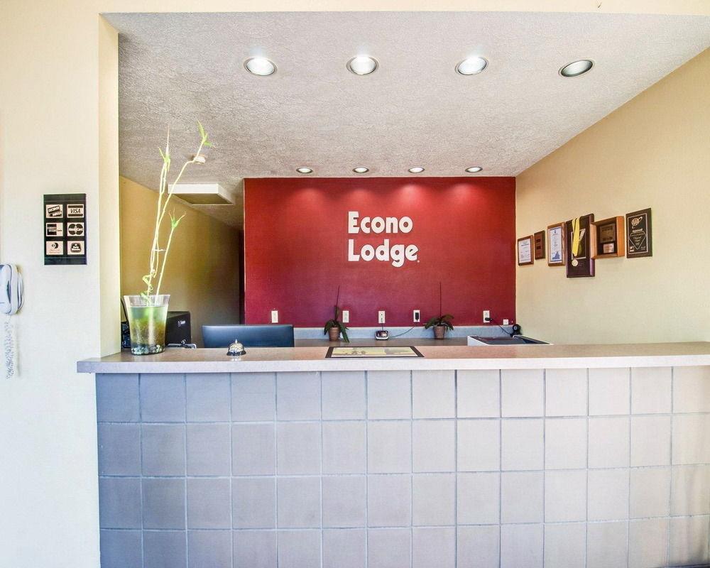Lodge Econo I-81 *