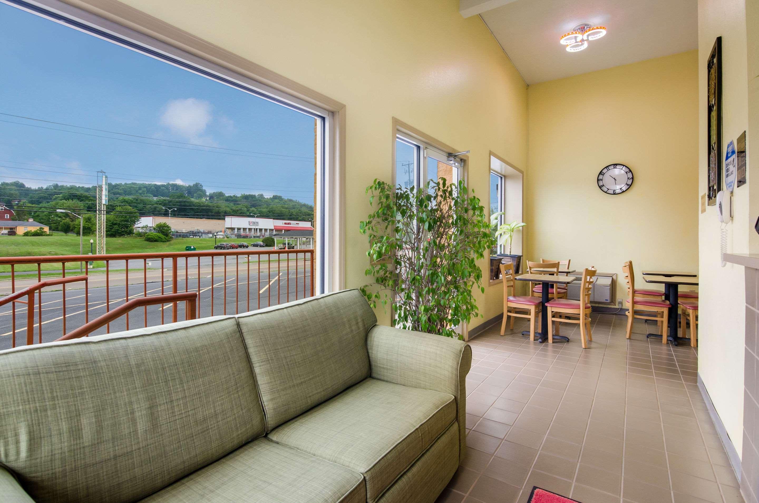 Lodge Econo I-81 *