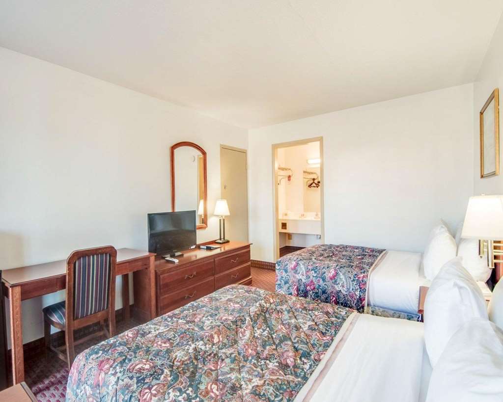 Lodge Econo I-81 *